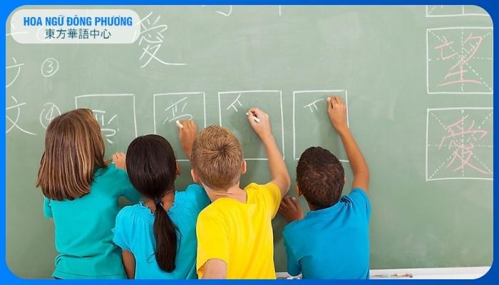 Những thuận lợi và khó khăn khi trẻ em tham gia khóa học tiếng Trung